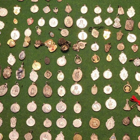 Huge Lot of Around 200 Devotional Catholic Religious Medals, LOW PRICE $1 each - Picture 6 of 7